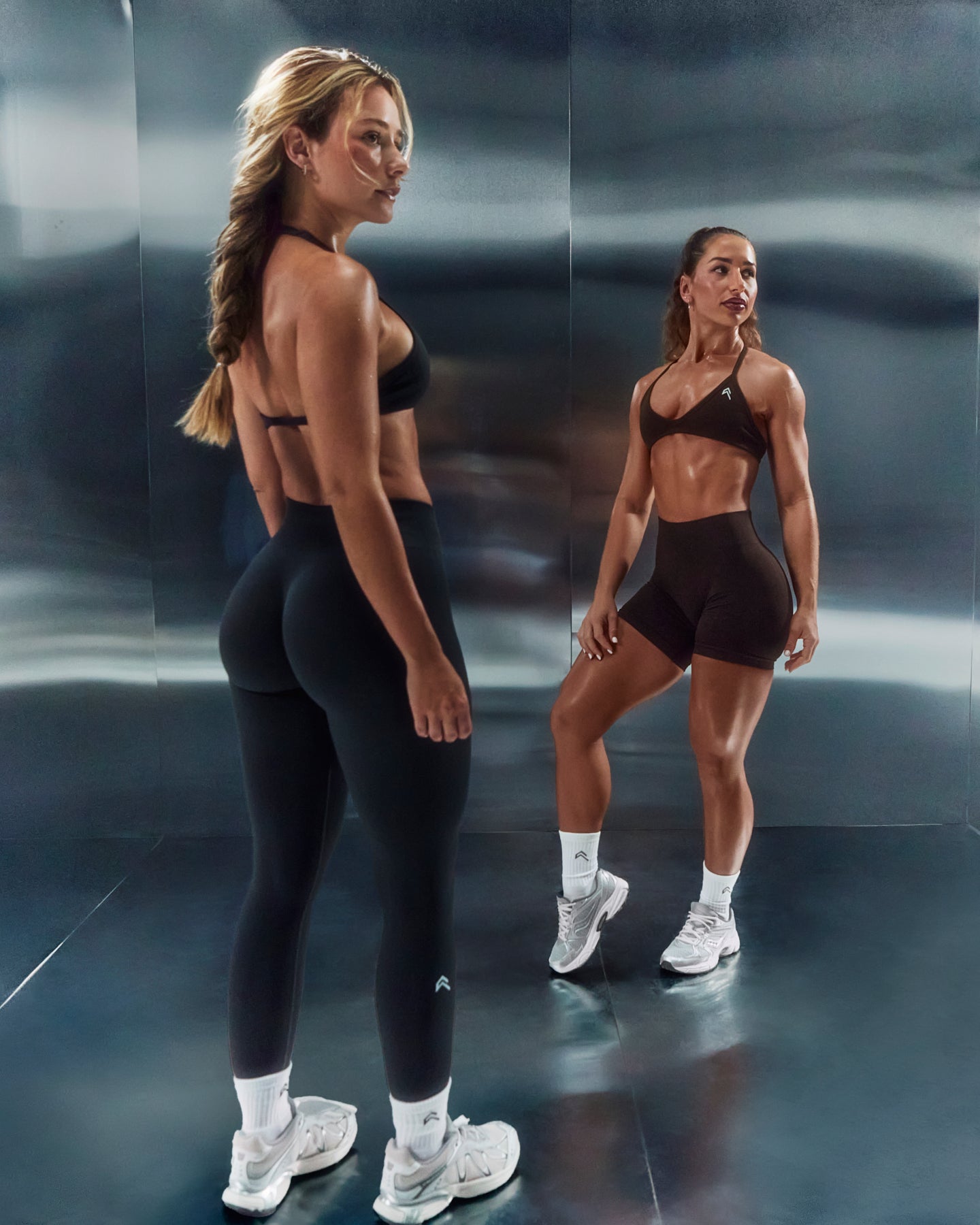 EnhanceLift™ Seamless Leggings with White Logo | Black