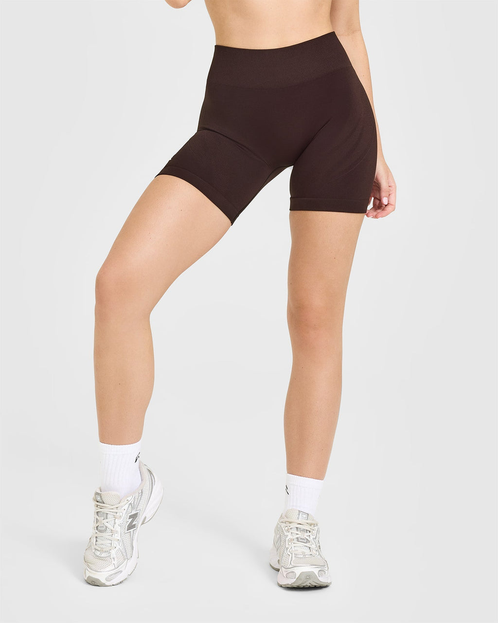 EnhanceLift™ Seamless Shorts with White Logo | Plum Brown