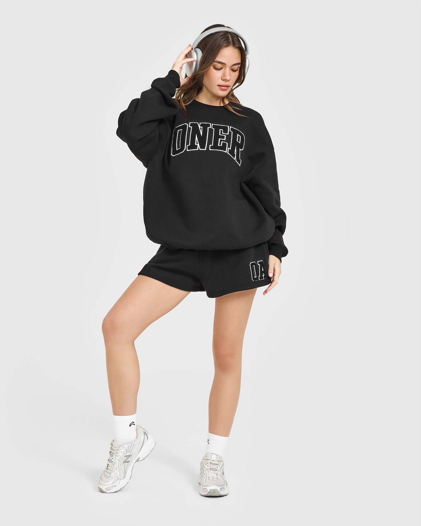 Foundations Oversized Oner 25 Sweatshirt | Black