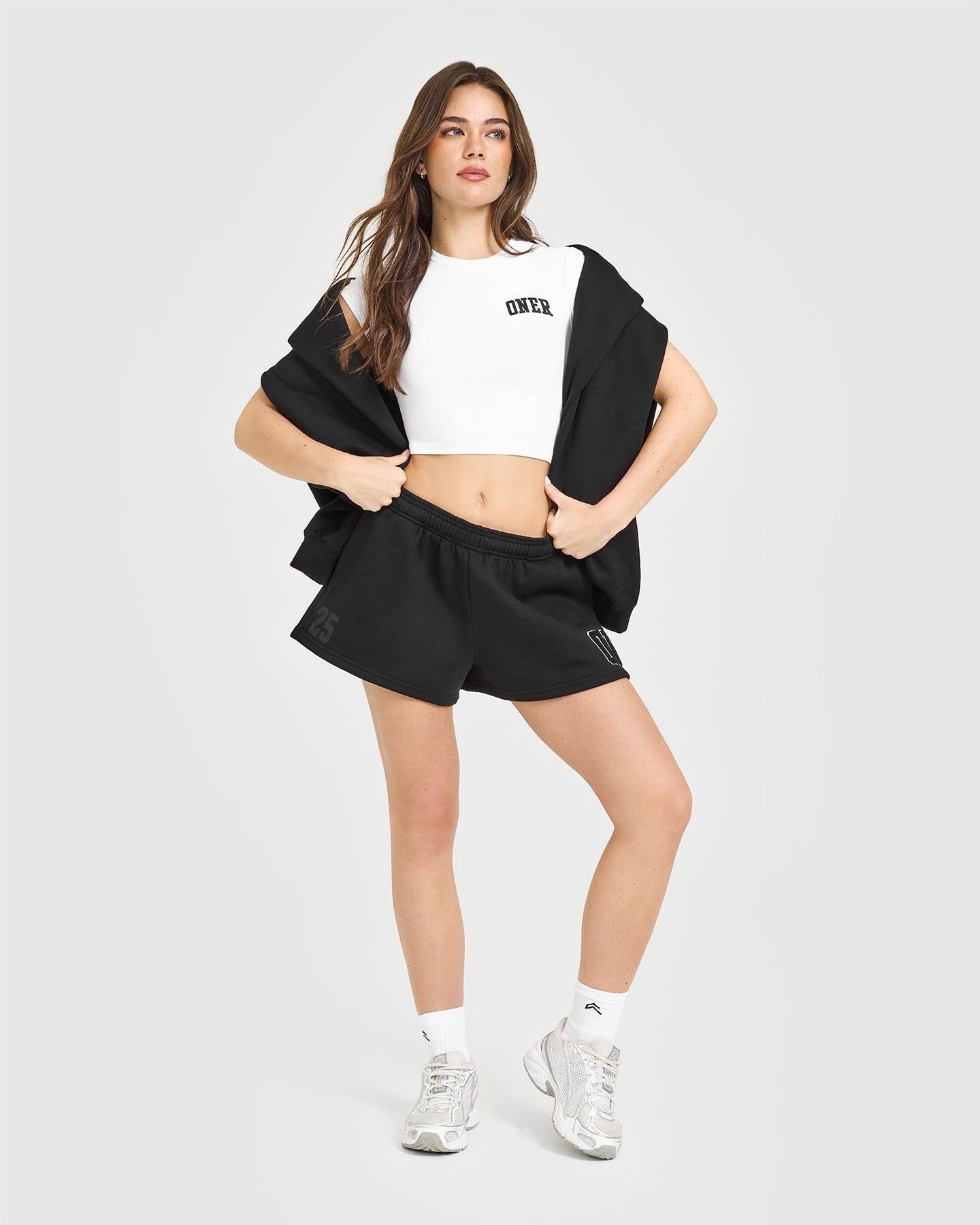Foundations Oversized Oner 25 Shorts | Black
