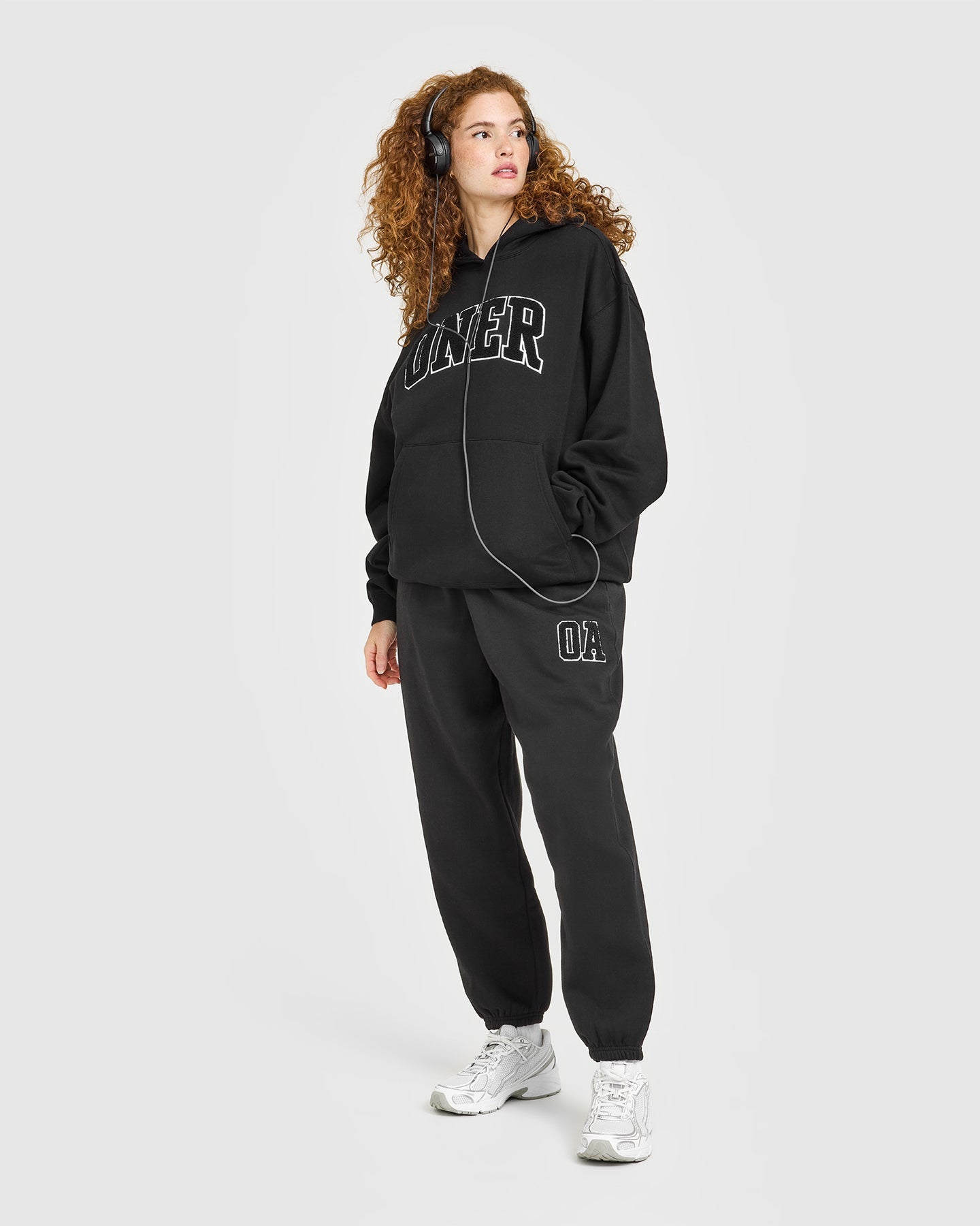 Foundations Oversized Oner 25 Joggers | Black