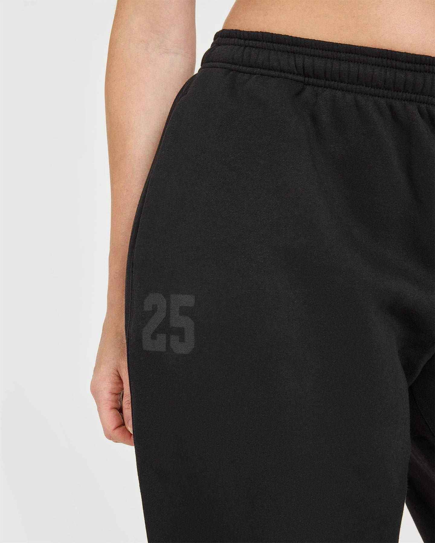 Foundations Oversized Oner 25 Joggers | Black