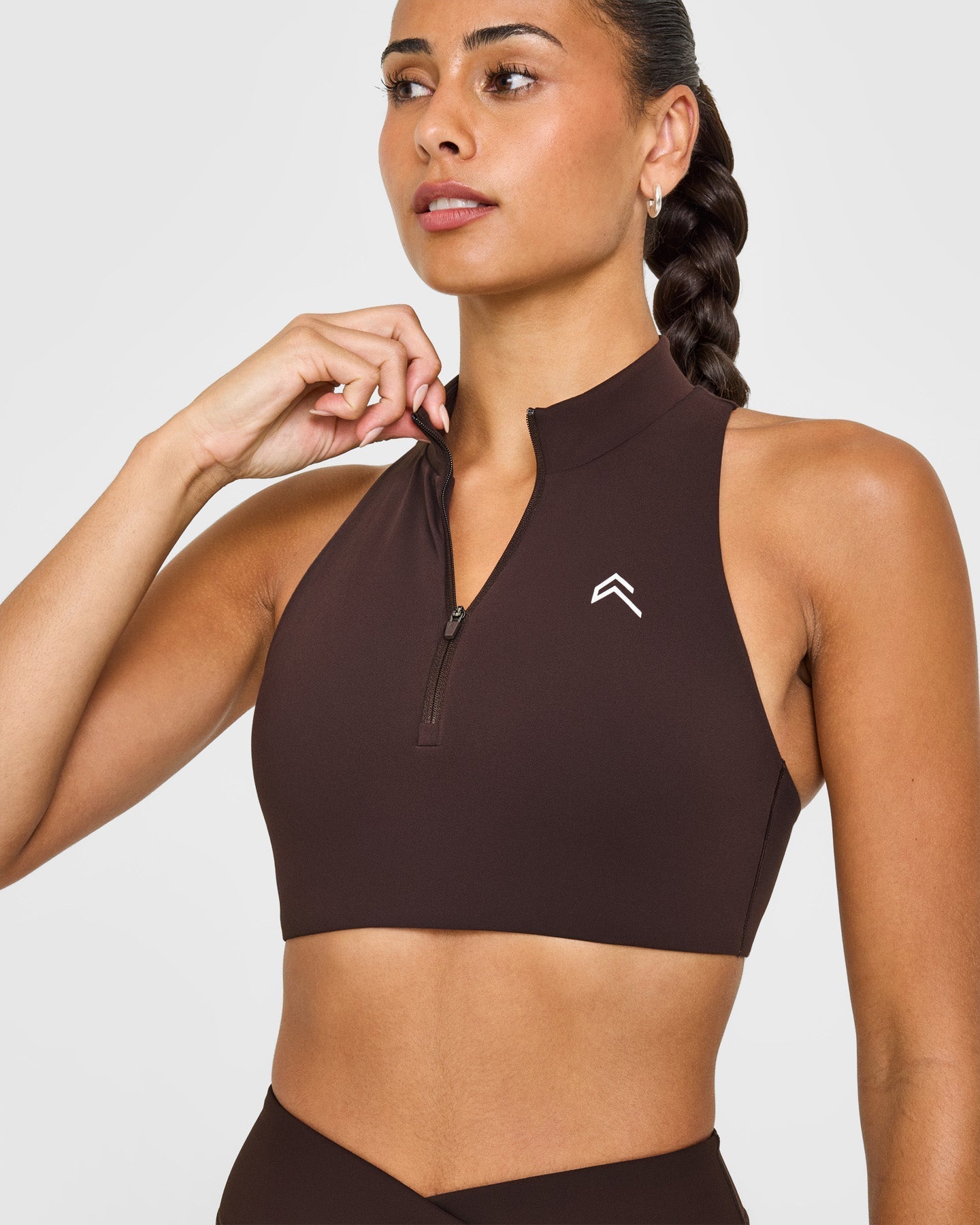 EasyLift™ Zip High Neck Sports Bra with White Logo | 70% Cocoa